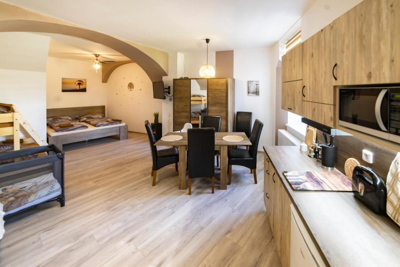 Apartmany Nezarka A Privatni Wellness 因德日赫城堡 外观 照片