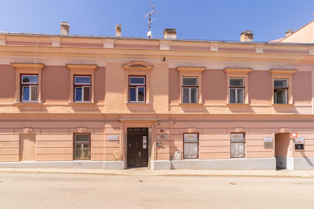 Apartmany Nezarka A Privatni Wellness 因德日赫城堡 外观 照片